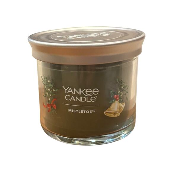 Yankee Candle Mistletoe Green Small Jar Candle Holiday Christmas Winter 4.3 oz - Picture 1 of 3